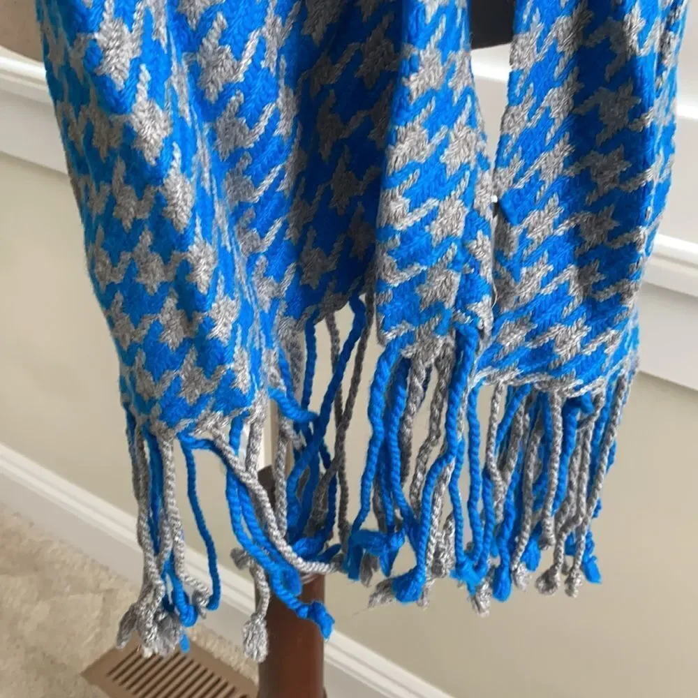 Blue & gray houndstooth Banana Republic scarf
